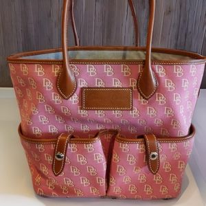 Dooney & Bourke Signature Shopper/Pink